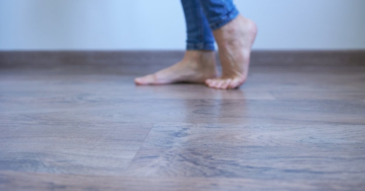 Laminált padló elektromos padlófűtéshez