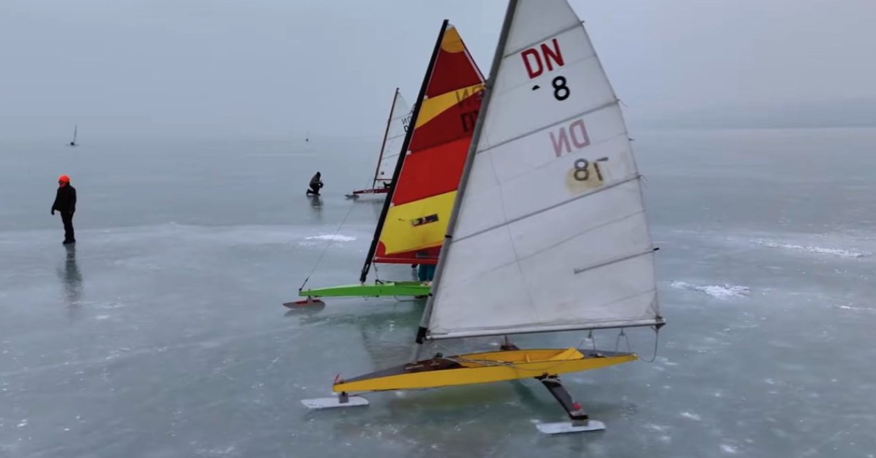 Újra korcsolyázhattak és jégvitorlázhattak a Balatonon